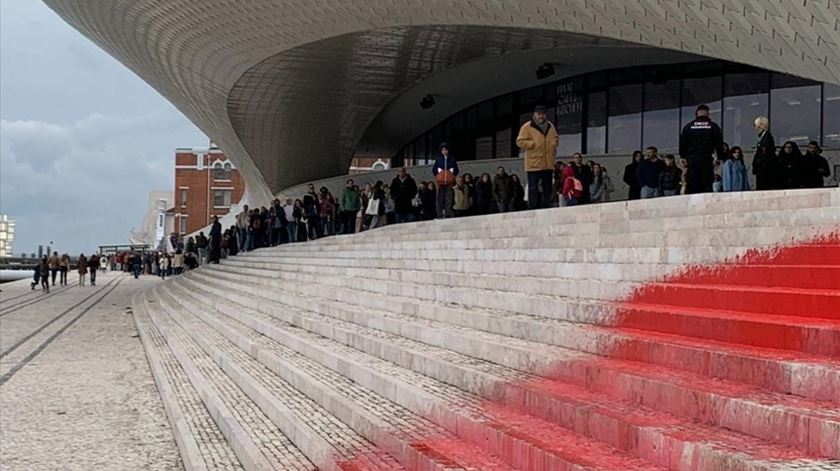 EDP repudia "atos de vandalismo" do grupo Climáximo no MAAT