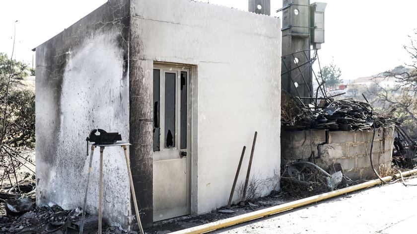 Incêndio em Castro Marim, aldeia da Cortelha. Foto: Joana Gonçalves/ RR