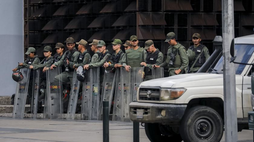 Bispos já tentaram dizer ao Governo que está no caminho errado, mas este não escuta. Foto: Miguel Gutierrez