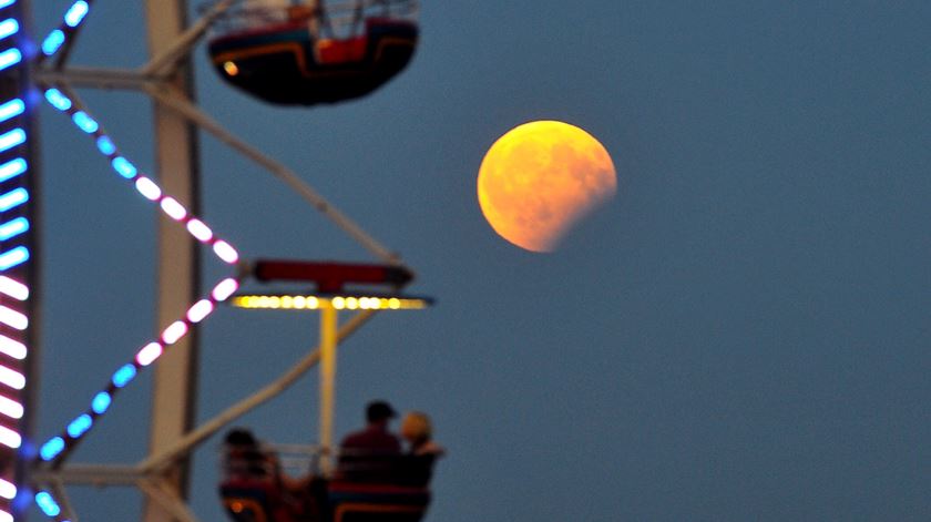 Eclipse da Lua em Szczecin Polónia Foto: Marcin Bielecki/EPA