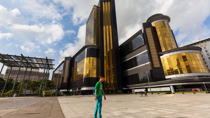 Casinos são uma das novas faces de Macau. Foto: Aleksandar Plaveski/EPA