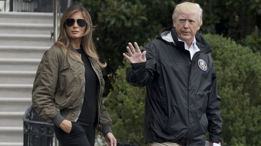 Melania e Donald Trump na partida para o Texas. Foto: Michael Reynolds/EPA