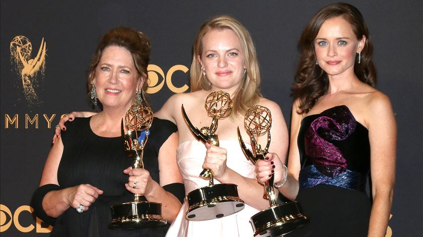 Estrelas da série "The Handmaid`s Tale": Ann Dowd, Elisabeth Moss e Alexis Bledel. Foto: Nina Prommer/ EPA