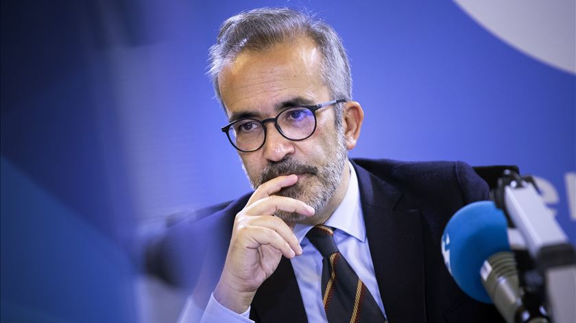 Paulo Rangel. Governo não tem legitimidade para assinar acordo dos fundos estruturais