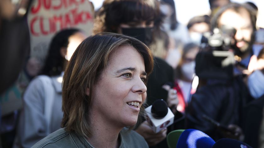A coordenadora do Bloco de Esquerda, Catarina Martins, apelidou de "enorme decepção" a 26.º conferência das Nações Unidas sobre o clima (COP 26), que decorre em Glasgow.