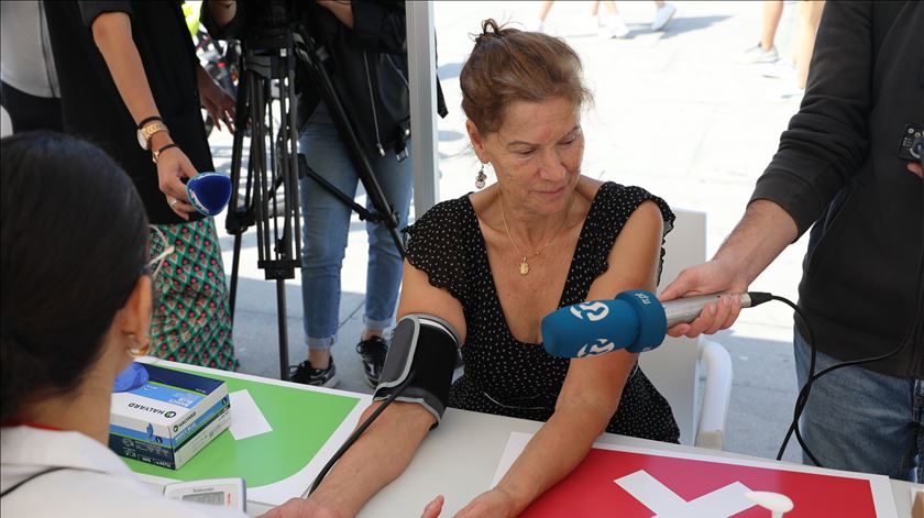 São feitas ações de rastreio cardiologico e glicémico. Foto: Afonso Sá Pereira/RR