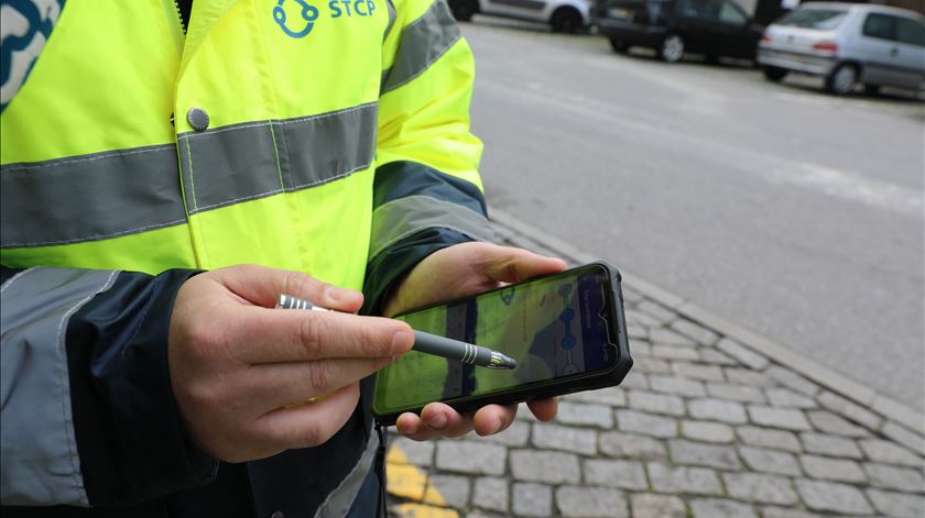 STCP multou 20 carros por dia no primeiro mês de fiscalização no Porto