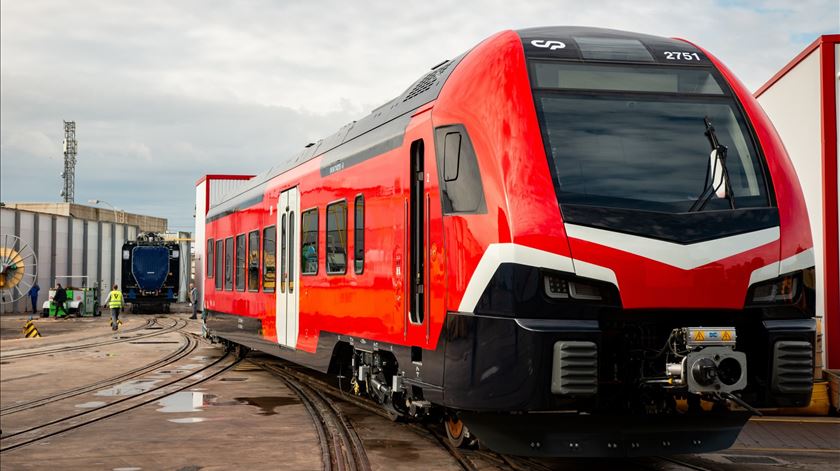 Já chegou o primeiro de 22 novos comboios regionais a Portugal