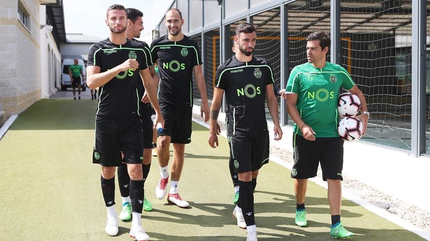 Bas Dost e Bruno Fernandes novamente de leão "ao peito". Foto: Sporting CP.