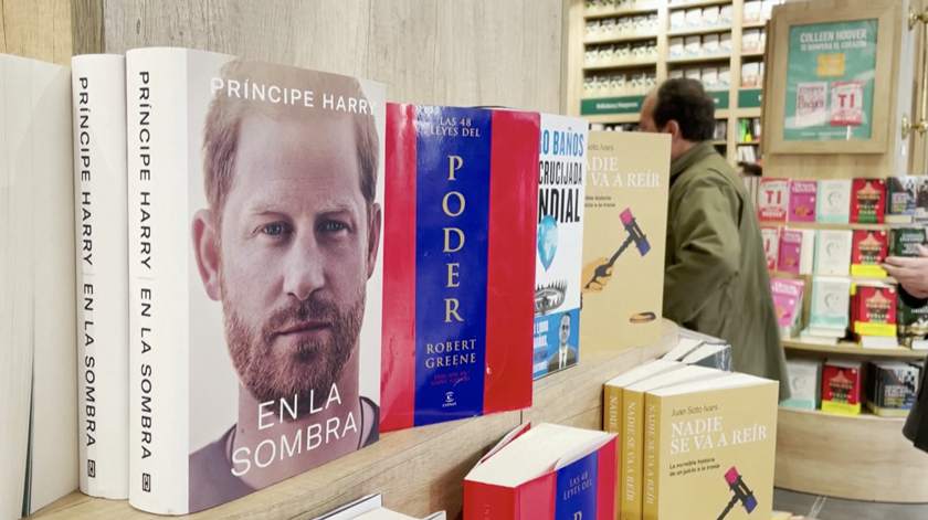 Autobiografia do príncipe Harry chega às bancas