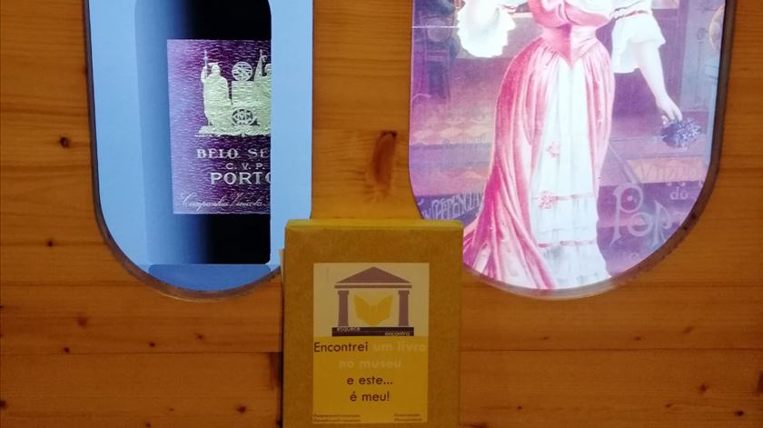 No Museu do Douro, quem encontra um livro pode levá-lo para casa gratuitamente