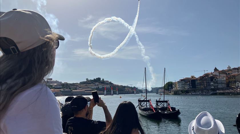 “Incrível, a velocidade e as manobras que eles fazem". Milhares rendidos à F1 dos aviões no Douro