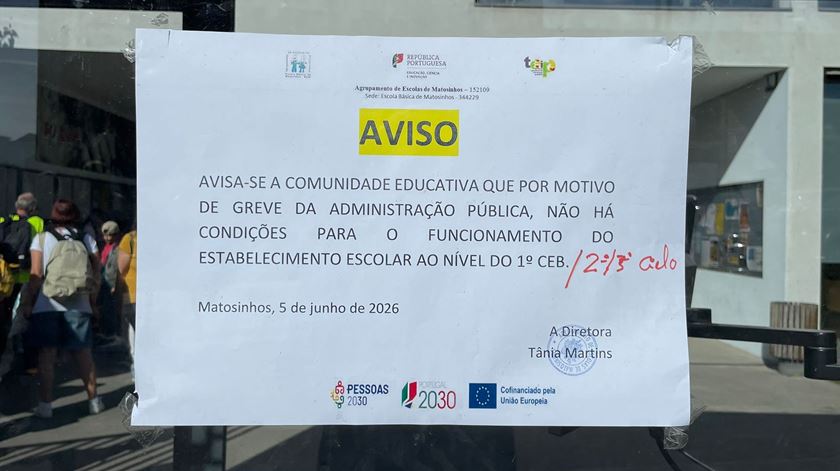 Greve do pessoal não docente. Escola de Matosinhos abre apenas para as provas ModA Greve do pessoal não docente. Escola de Matosinhos abre apenas para as provas ModA
