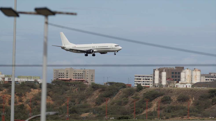 Voos da Venezuela para o exterior caem 24,7% após fim das licenças de várias companhias