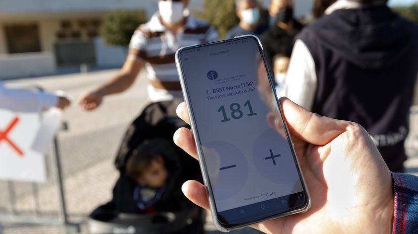 Contagem de pessoas à entrada do Santuário. Foto: Santuário de Fátima