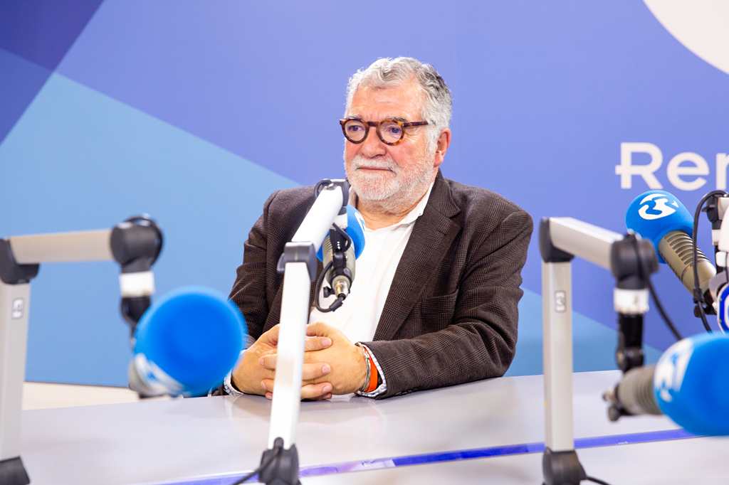 Luís Campos e Cunha entrevistado pelo jornalista Pedro Mesquita Luís Campos e Cunha entrevistado pelo jornalista Pedro Mesquita