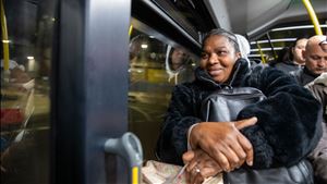 Luísa tem uma filha com paralisia e estica 720€ de salário. "O que o pobre vai fazer?”