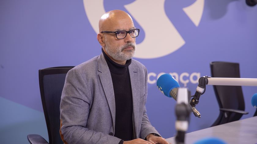 Especialista alerta para salário extra e défice da Caixa Geral de Aposentações