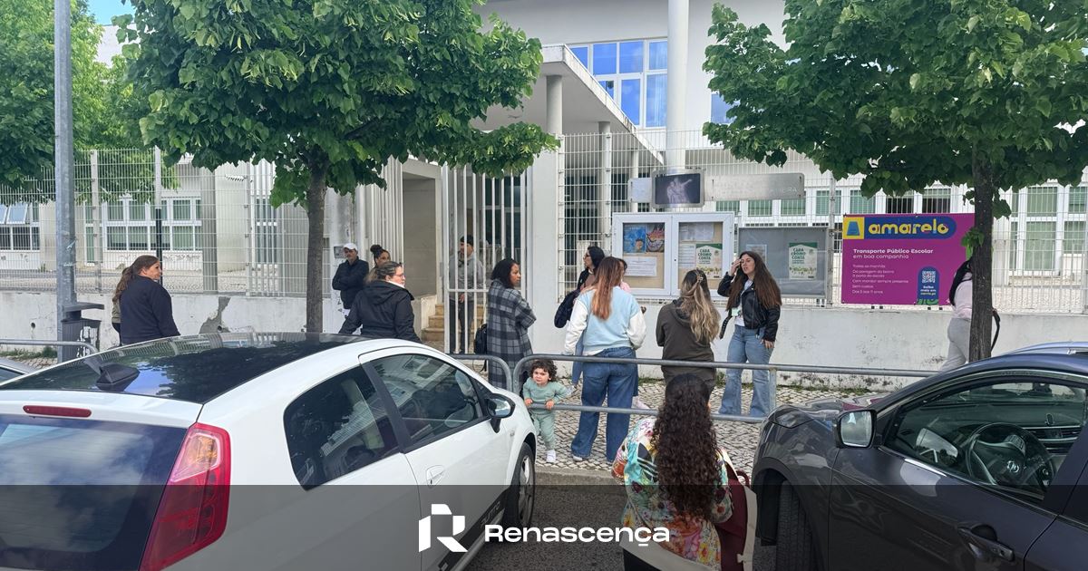 Crianças do 3º ano impedidas de entrar na própria escola
