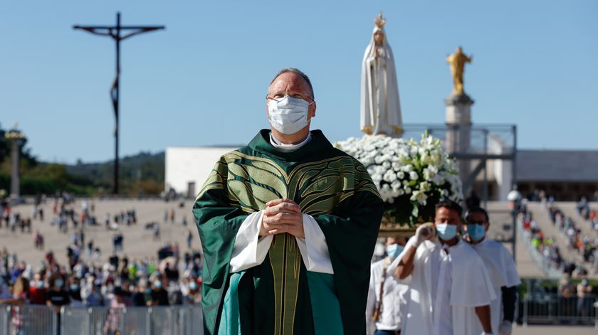 Os peregrinos são conduzidos às áreas de ocupação antes do início da celebração. Foto: Santuário de Fátima