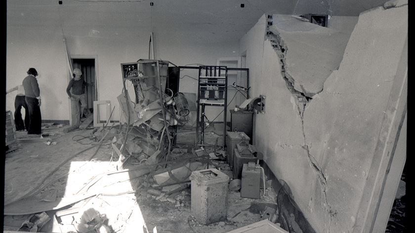 Bombardeamento dos emissores da Renascença, a 7 de novembro de 1975. Foto: Eduardo Gageiro/ANTT