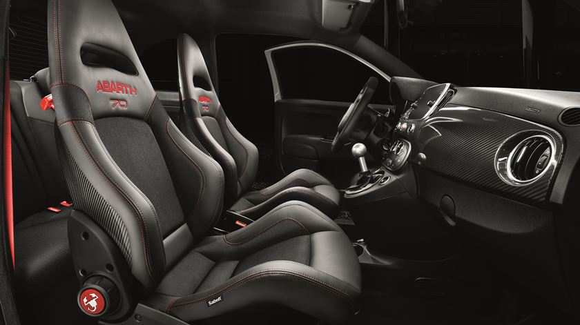 190225_Abarth_Abarth_595_esseesse_Sabelt_70_Racing_carbon_seats
