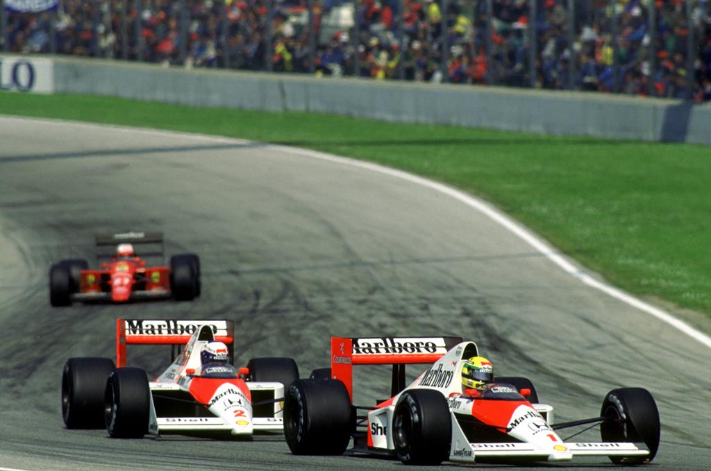 O episódio da "traição" de Senna a Prost, que desfez qualquer hipótese de paz nos anos da McLaren. Foto: Action Images / Sporting Pictures / Crispin Thruston O episódio da "traição" de Senna a Prost, que desfez qualquer hipótese de paz nos anos da McLaren. Foto: Action Images / Sporting Pictures / Crispin Thruston