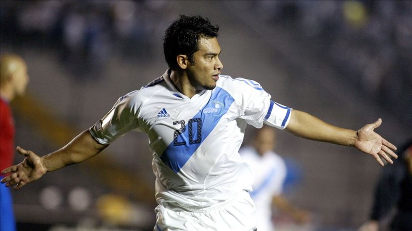 Carlos Ruiz, o "pescadito" que Cristiano Ronaldo igualou em golos na qualificação para Mundiais