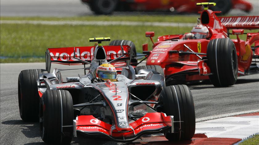 Hamilton já andou de Ferrari na F1? Quando a McLaren espiou a Ferrari e foi descoberta pelo homem das fotocópias