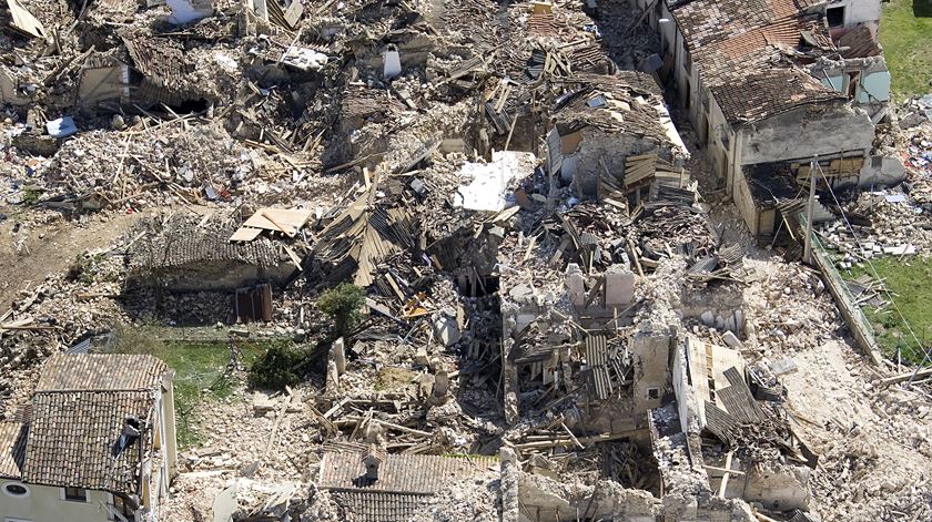 Sismo em Onna, em 2009. Foto: Reuters