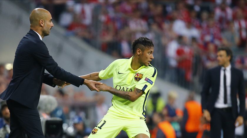 Quando Guardiola tentou levar Neymar para o Bayern. "Pegou no portátil e num papel e disse onde eu ia jogar"
