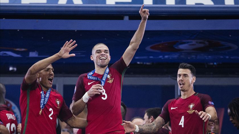 Bruno Alves acredita que José Fonte pegará no testemunho de Pepe. Foto: Johanna Lundberg / BILDBYRÅN/Reuters