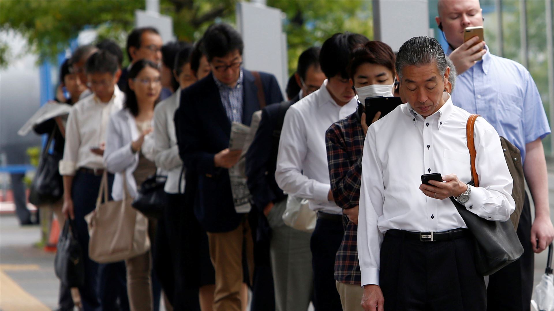 Japão Choca o Mundo: Cidade Proíbe Telemóveis por Mais de 2 Horas Diárias! Entenda a Polêmica