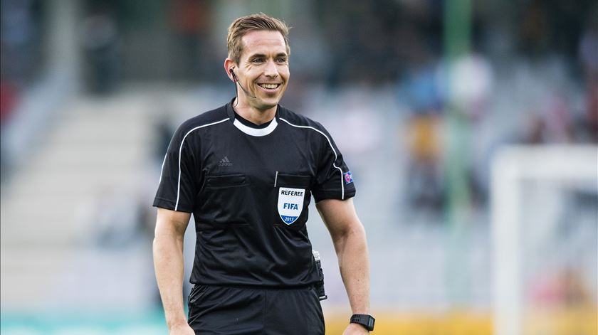 Alemão Tobias Stieler é o árbitro do Sporting-Arsenal Alemão Tobias Stieler é o árbitro do Sporting-Arsenal