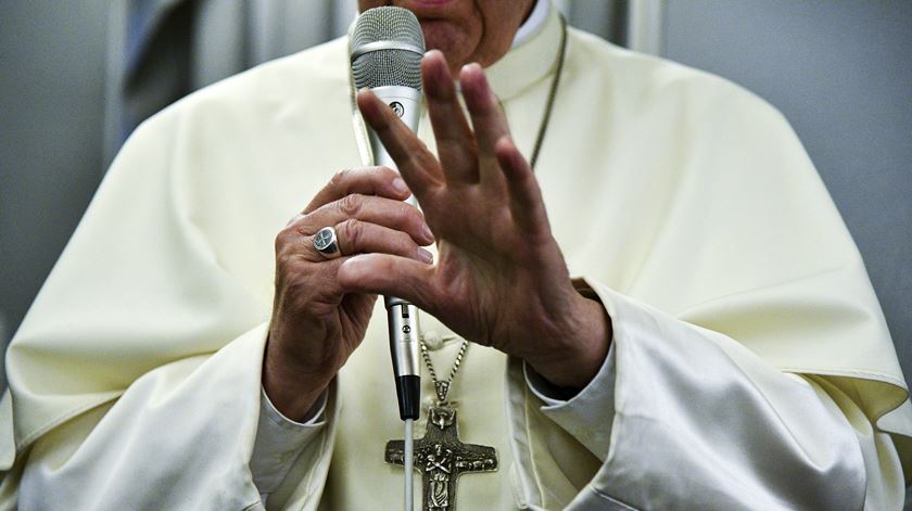 Papa exorta comunidade internacional a regular uso da inteligência artificial