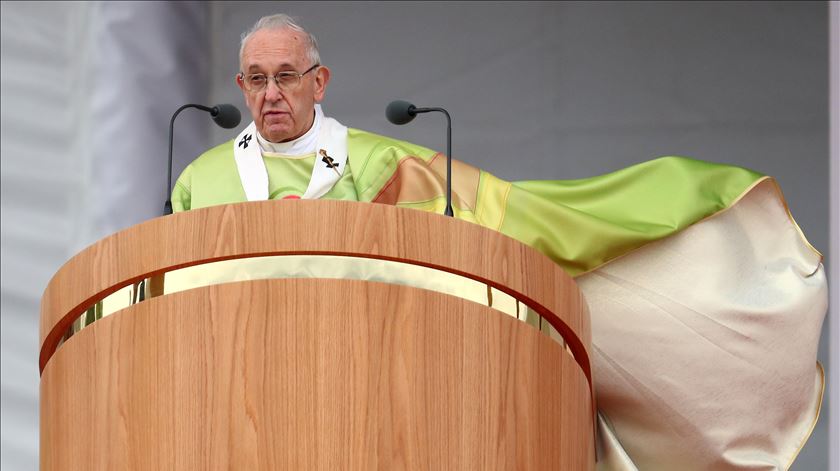 Papa durante a recente visita à Irlanda. Foto: Hannah McKay/Reuters