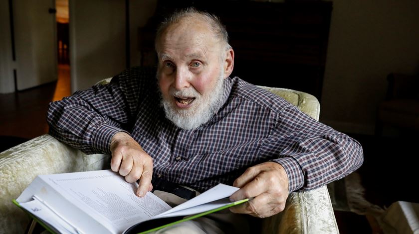 Arthur Ashkin, prémio Nobel da Física, em 2018. Foto: Brendan McDermid/Reuters