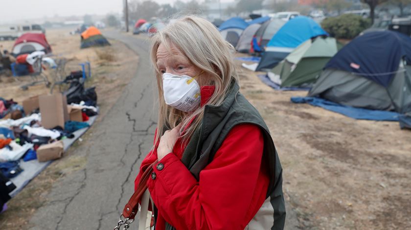 Desalojada dos incêndios na Califórnia, nos EUA. Foto: Terray Sylvester/Reuters