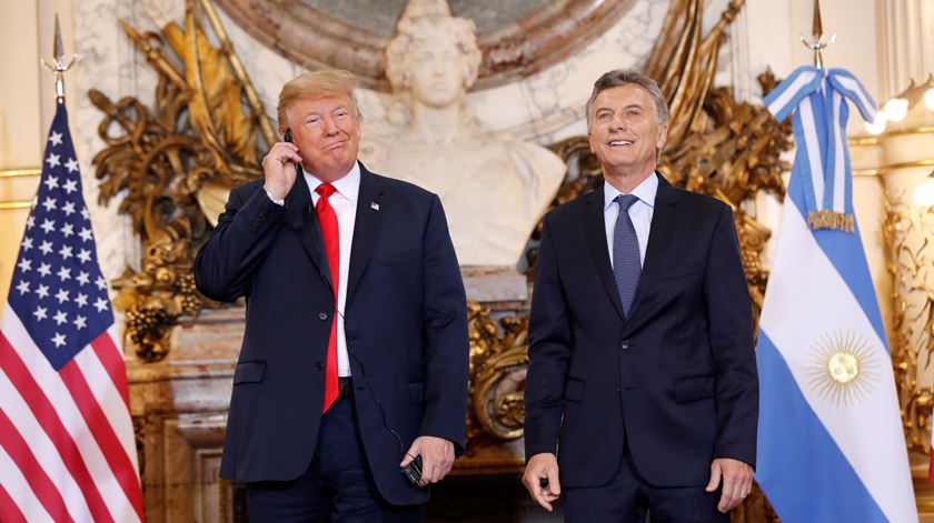 O Presidente argentino Mauricio Macri recebe Donald Trump antes do G20, em Buenos Aires. Foto: Kevin Lamarque/Reuters