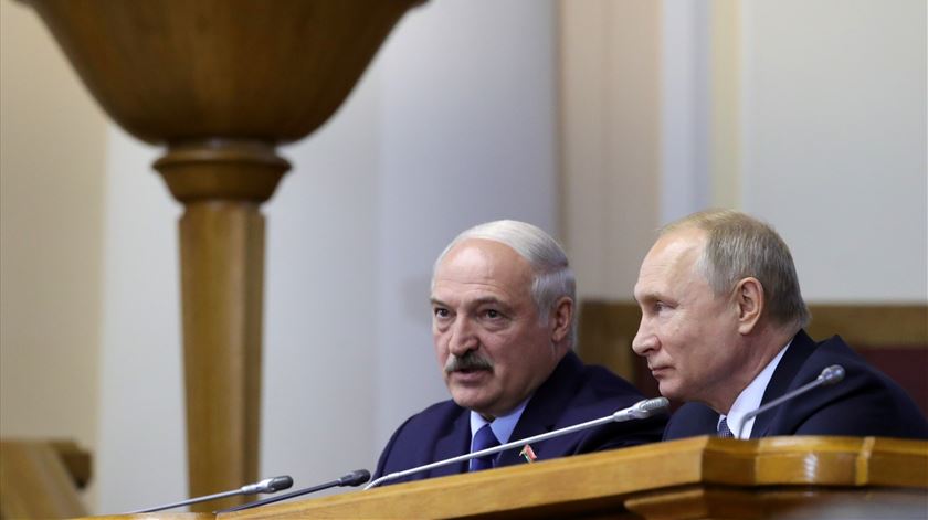 Alexander Lukashenko e Vladimir Putin. Foto: Sputnik/Mikhail Klimentyev/Kremlin