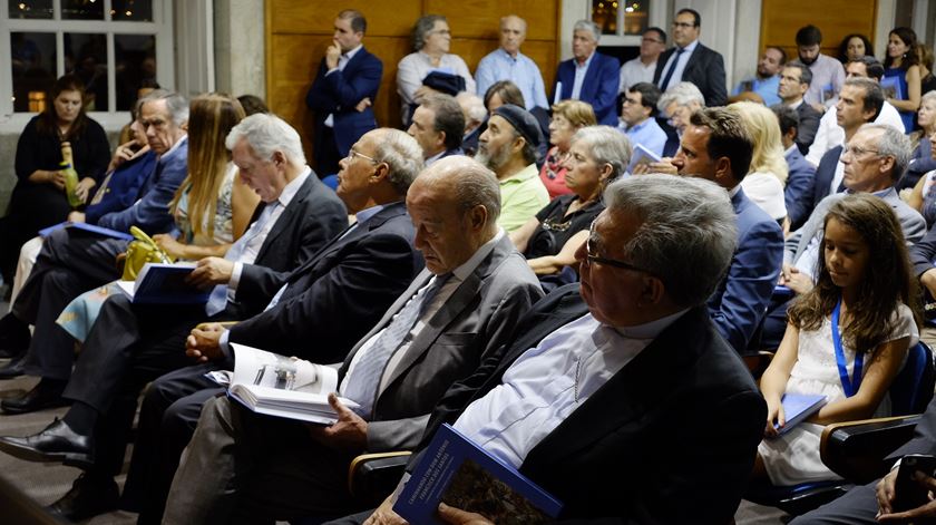 Pinto da Costa, presidente do FC Porto, foi uma das personalidades que assistiu à apresentação do livro "Caminhando com D. António Francisco dos Santos - A propósito de um monumento em Tendais”, no Palácio da Bolsa, no Porto. Foto: João Lopes Cardoso/Diocese do Porto