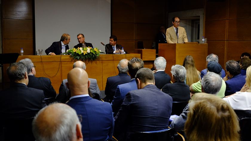 O bispo do Porto, D. Manuel Linda, o cónego Jorge Cunha,  o presidente da Associação Comercial do Porto, Nuno Botelho, e o autor Bernardo Corrêa D