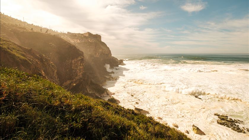 Nazaré, ondas, mar, praia, verão, oceano, surf. Foto: Hans Lucas/Reuters