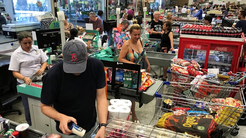 Estado no Brasil vai fechar supermercados aos domingos e feriados Estado no Brasil vai fechar supermercados aos domingos e feriados