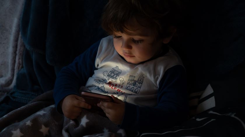 Grécia vai proibir acesso às redes sociais a menores de 15 anos