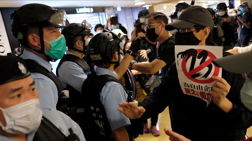 Os protestos regressaram a cidade de Hong Kong depois de um interregno durante o pico do Covd-19.  Foto: Tyrone Siu/Reuters