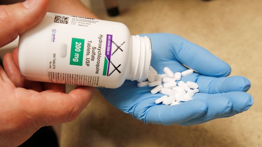 O medicamento hidroxicloroquina, ou cloroquina, usado no combate à malária, tem sido testado em doentes Covid-19 também em Portugal. Foto: George Frey/Reuters