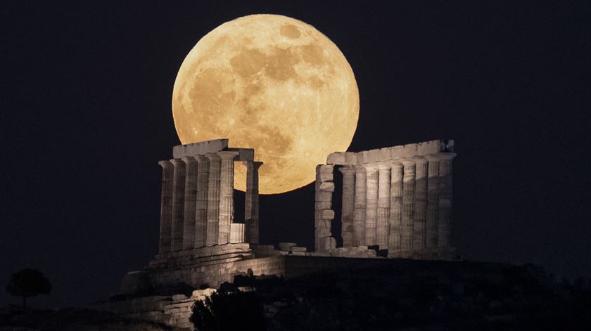 Vem aí uma Superlua e esta “cheira” a morango