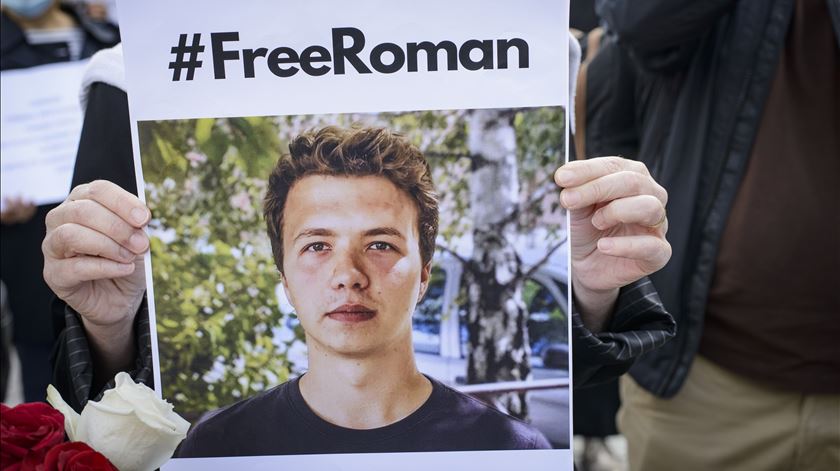 Bielorrússia. Jornalista detido confessa crimes e elogia Lukashenko em entrevista televisiva