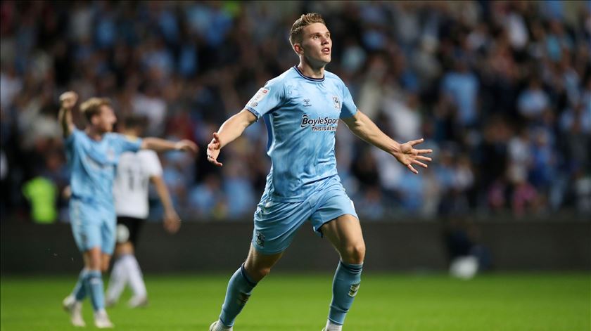 Sporting avança com 15 milhões por ponta de lança do Coventry